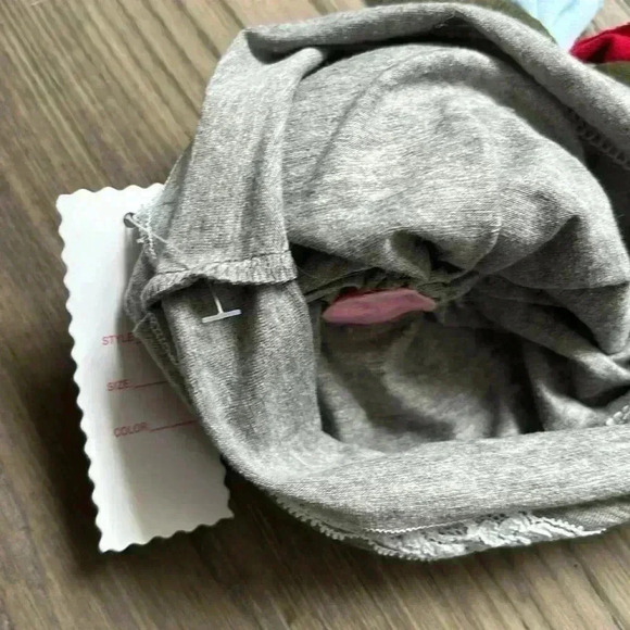 Hand crafted grey fall cotton hat with flowers and fuzzy pink pom pom - Picture 6 of 7